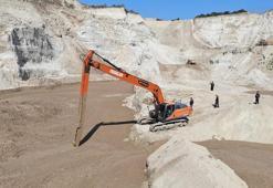 Silivri’de kum ocağındaki göçükte arama çalışmaları ikinci gününde sürüyor