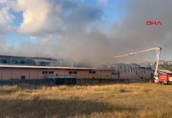 Arnavutköy'de plastik fabrikası alev alev yandı