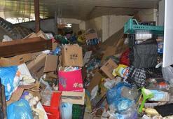 Aydın'da daha önce de 9 kez temizlenen evden 7 traktör römorku çöp çıktı