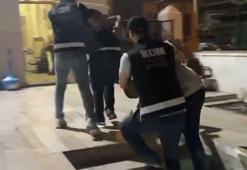 Çeşme'de 7 kişinin yaralandığı kavga masayla ilgilenilmediği için çıkmış