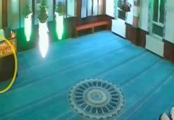 İmam, namaz sırasında mahfilden düşen çocuğu kurtardı