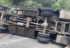 Üsküdar'da akaryakıt tankeri devrildi