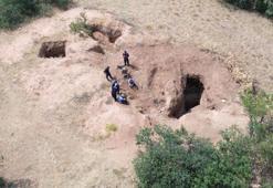 Kaçak kazı yapan 4 kişi fotokapana yakalandı; jandarmanın operasyonu dron kamerasında