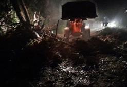 Rize’de heyelan; kapanan yol ulaşıma açıldı