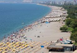 Konyaaltı Sahili'nde hafta sonu yoğunluğu