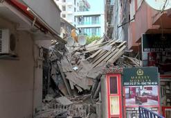 Küçükçekmece’de kentsel dönüşüm kapsamında yıkılan bina bitişikteki apartmanın üzerine çöktü