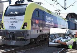 Türkiye-Çin-Avrupa Demiryolu Hattı'nda yola çıkan iki yük treni İstanbul'a ulaştı