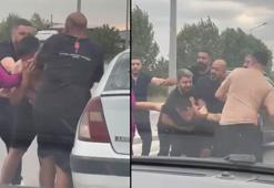 Trafikte tekmeli-yumruklu kavga kamerada