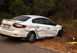 Kamyonetin sıkıştırdığı otomobil ağaçlık alana savruldu; 5 yaralı