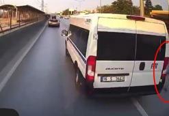 Otizmli çocuğa çarpmamak için sürücüsünün manevra yaptığı minibüs beton mikseriyle çarpıştı