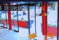 Otomobille çarpışan motosikletin sürücüsü yaralandı; kaza kamerada