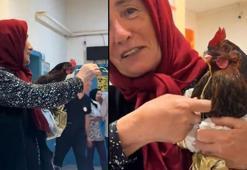 Boğazına iğne kaçan tavuğu için hastanede röntgen talebinde bulundu