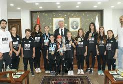 Sapanca Kaymakamı Yazıcı'dan şampiyon karatecilere tebrik