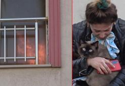 Sivas'ta evleri yanan aile, birbirlerine sarılıp ağladı