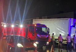 Kocaeli'de kamyona çarpan kamyonetin şoförü öldü