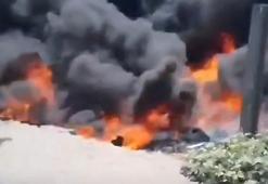 Boş arazide alev alan çöpler, 2 evi yakıyordu
