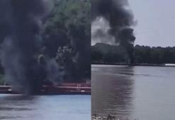 ABD'de helikopter nehirdeki mavnanın üzerine düştü: 2 ölü