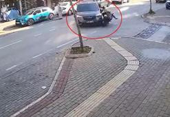 Sinyal vermeden dönen hafif ticari araca çarpan motosikletin sürücüsü yaralandı