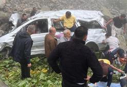 Arap turistleri taşıyan minibüs, uçuruma yuvarlandı; 2 ölü, 4 yaralı