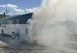 Manisa'da, seyir halindeki yolcu otobüsü alev aldı