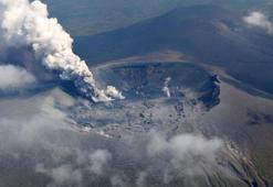 Japonya'da yanardağ patlaması