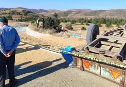 Sivas'ta buğday yüklü traktör devrildi: 2 ölü