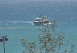 Silivri'de motor arızası sebebiyle sürüklenen tekneyi Sahil Güvenlik ekipleri kurtardı