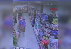 Balıkesir merkezli deprem marketin güvenlik kamerasında