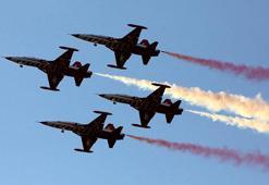 Türk Yıldızları'ndan Trabzon’da nefes kesen gösteri