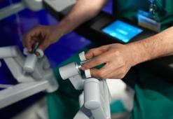 ‘Robot destekli cerrahi, iyileşme süresini minimuma indiriyor’