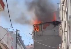 Küçükçekmece'de 4 katlı binada yangın