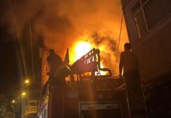 Balıkesir’de alevler arasında kalan 2 evde hasar oluştu