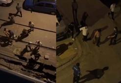 Sultangazi’de iki ailenin sokakta bıçaklı sopalı kavgası kamerada: 1 yaralı