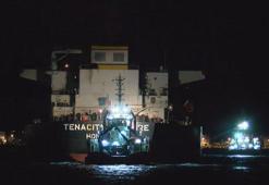 İstanbul Boğazı'nda gemi trafiği, arızalı geminin demirletilmesinin ardından açıldı