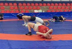 Kadın Güreş Milli Takımı Dünya Şampiyonası'na hazırlanıyor