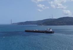 İstanbul Boğazı'nda arızalanarak Sarıyer açıklarına demirletilen tanker havadan görüntülendi