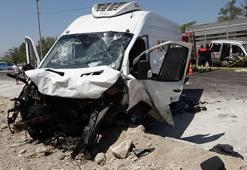 Minibüs ile hafif ticari araç çarpıştı; kayınvalide, kayınpeder ile gelin öldü, 3 yaralı