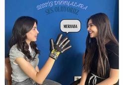 Üniversite öğrencilerinden işaret dilini sese dönüştüren eldiven