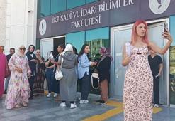 Yalova'da kazadan sonra oluşun trafik yoğunluğu nedeniyle AÖF sınavına geç kaldılar