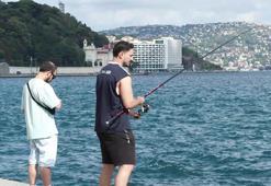 İstanbul'da poyrazla birlikte havanın serinlemesini fırsat bilenler sahillere akın etti