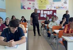 Yaz tatilinden feragat edip üniversiteye hazırlanan öğrenciler için bir araya geldiler