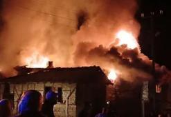 Köyde çıkan yangında 2 ev ve eklentileri yandı; ev sahibi gözaltına alındı