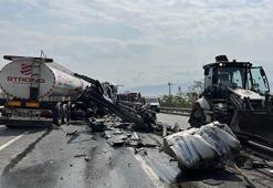 Tanker önce yön levhasına ardından bariyere çarptı; ulaşım aksadı