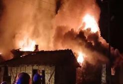 2 ev ve eklentilerinin yandığı yangına tutuklama