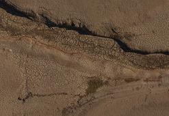 'Su şehri' Bursa'nın 35 günlük suyu kaldı; kuruyan Nilüfer Barajı dronla görüntülendi