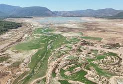 'İzmir'in 40 günlük suyu kaldı'