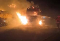 Şanlıurfa’da saman yüklü TIR yandı