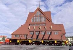 113 yıllık kilise 5 kilometre uzağa taşındı