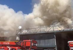 Kocaeli'de oto yedek parça dükkanında yangın