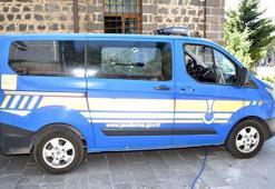 Jandarma aracındaki 2 kuzen, silahlı saldırıda yaralandı